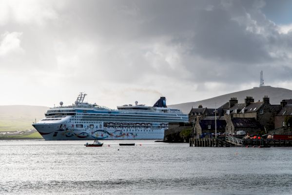 norwegian-star-arrives-into-lerwick-–-shetland-times-online