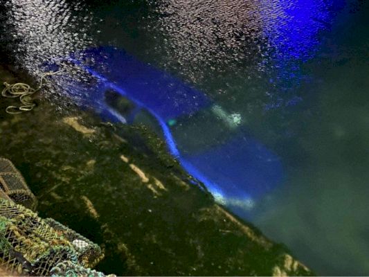 pickup-recovered-from-west-burrafirth-pier-after-rolling-into-water-–-shetland-times-online