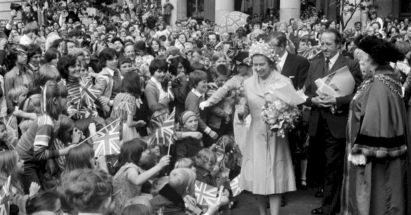 inside-queen’s-meetings-with-royal-fans-that-changed-everyday-people’s-lives-–-the-mirror