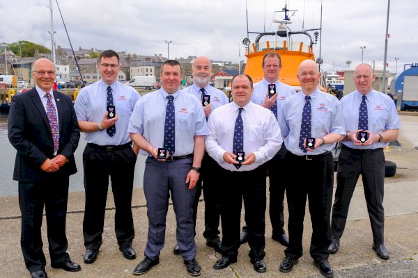 platinum-jubilee-medals-presented-at-rnli-lerwick-–-rnli.org