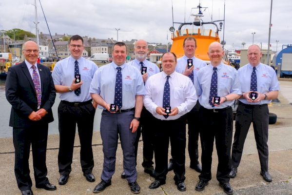 medals-presented-to-lifeboat-volunteers-–-shetland-times-online