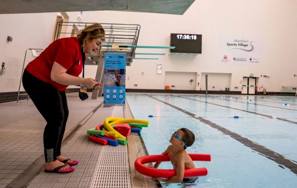 lifesaving-swim-lessons-rolled-out-to-mark-drowning-prevention-week-–-deadline-news