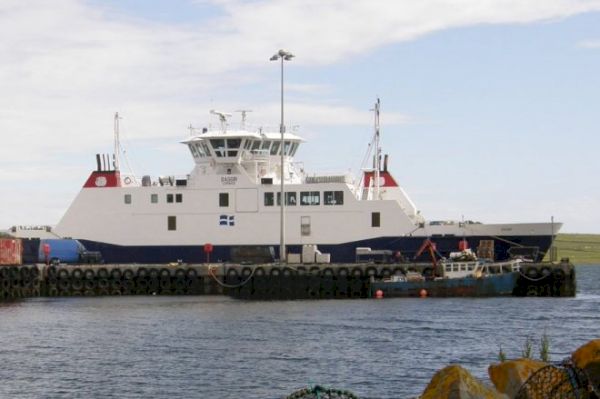 yell-sound-route-down-to-single-vessel-on-thursday-–-shetland-times-online