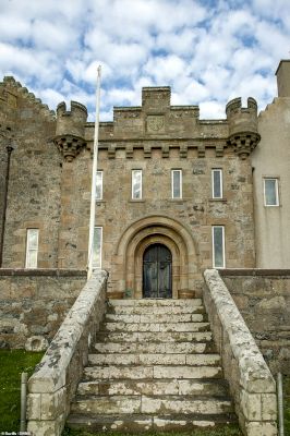 private-island-off-coast-of-shetland-with-17th-century-mansion-on-the-market-for-1.75million-–-daily-mail
