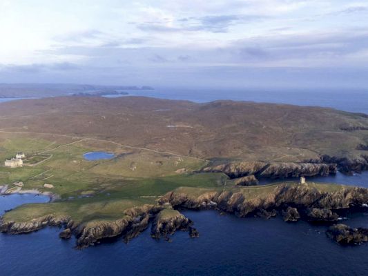 this-entire-scottish-island-(complete-with-castle)-could-be-yours-for-1.75-million-–-time-out-dubai