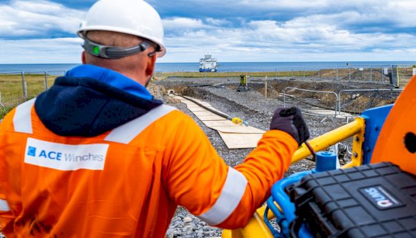first-subsea-cables-laid-to-connect-shetland-to-uk-energy-grid-–-energy-live-news-–-energy-made-easy