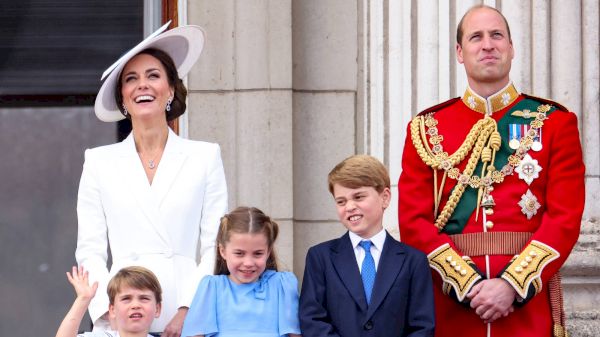 out-of-office-on:-kate-and-william-were-spotted-boarding-a-helicopter-with-their-children-–-marie-claire-uk
