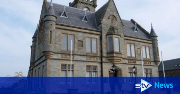 lerwick-town-hall-flag-poles-given-planning-permission-22-years-after-being-erected-–-stv-news
