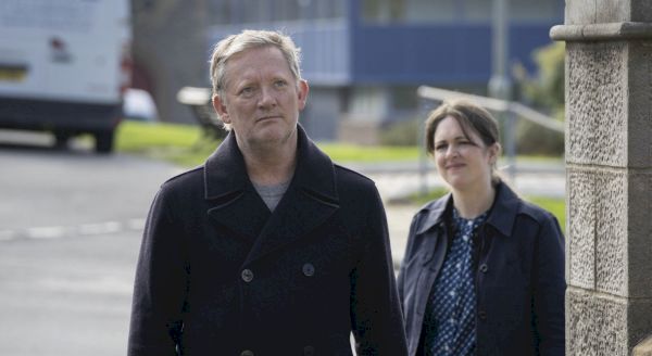 douglas-henshall-is-jumping-the-shetland-ship-before-it-completely-sinks-–-inews