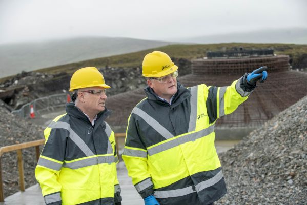 scottish-minister-visits-viking-windfarm-site-–-shetland-times-online