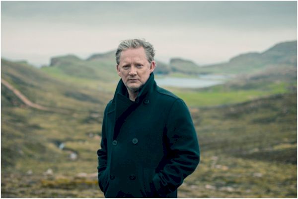 shetland-star-douglas-henshall-looks-unrecognisable-in-first-tv-appearance-33-years-ago…-–-the-scottish-sun