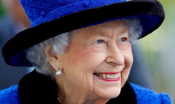‘joy-to-watch’-queen-gifted-‘surprise’-present-from-army-as-video-sparks-royal-delight-–-express