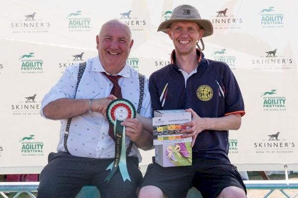 caddington-dog-and-his-owner-are-on-their-way-to-crufts-after-agility-success-–-luton-today