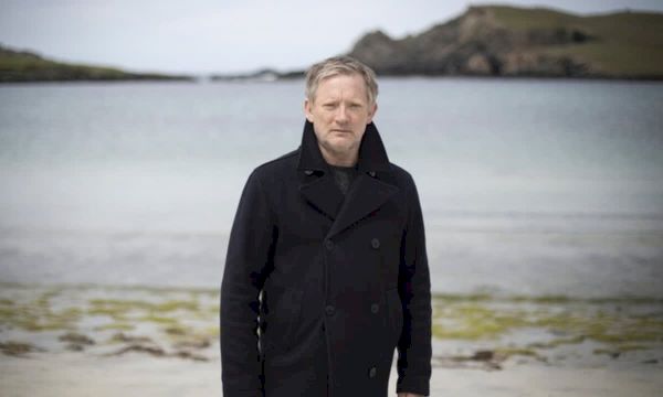 shetland-star-douglas-henshall-shares-heartfelt-message-to-fans-after-shock-exit-–-hello!