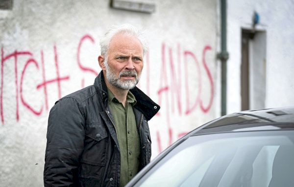 tv:-mark-bonnar-reveals-why-he-loves-playing-duncan-hunter-in-shetland-–-the-sunday-post