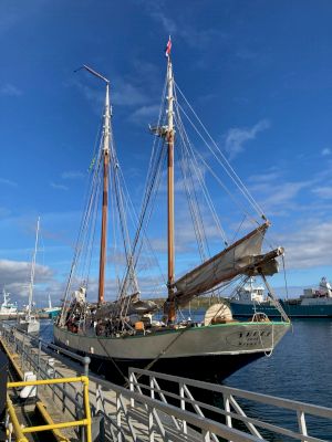 tall-ship-calls-into-lerwick-–-shetland-times-online