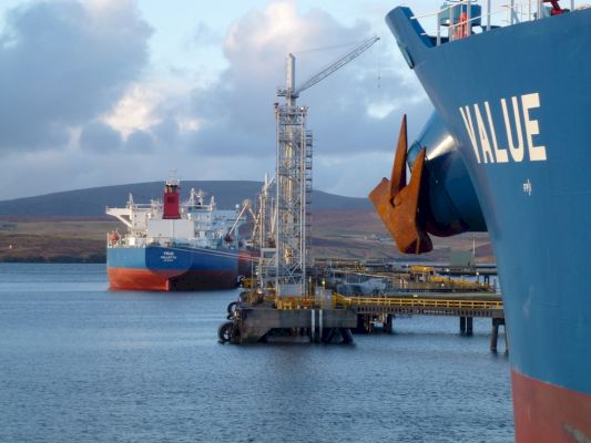 oil-tankers-line-shetland’s-horizon,-but-islanders-face-bitter-fuel-poverty-–-shetland-news