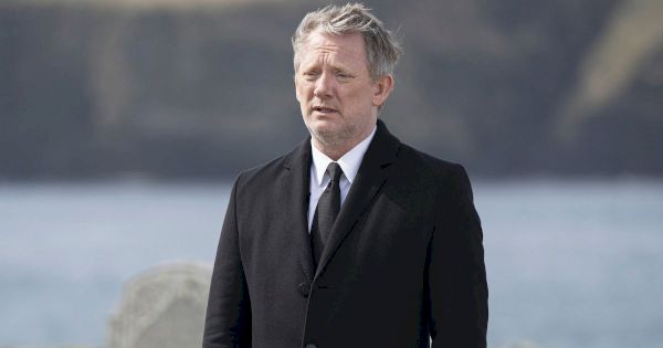 shetland-actor-douglas-henshall-faces-backlash-over-queen’s-’empty-coffin’-conspiracy-–-the-mirror