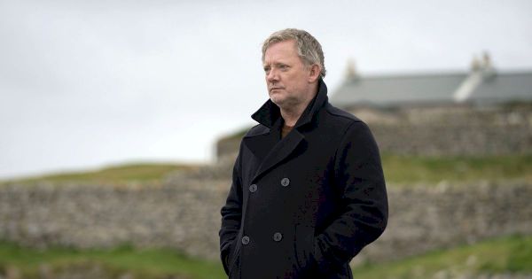 bbc-shetland-star-blasted-for-queen’s-coffin-‘conspiracy-theory’-–-wales-online