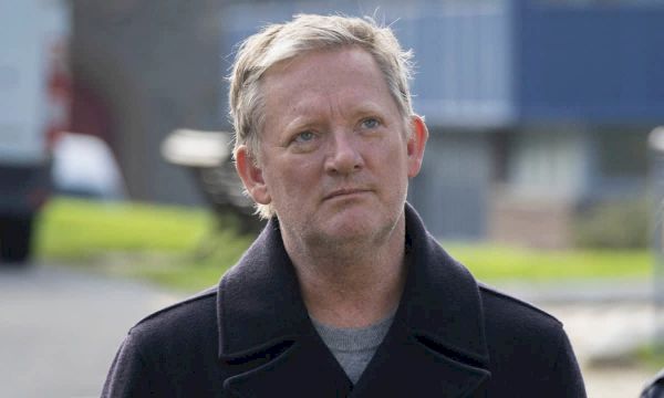 shetland’s-douglas-henshall-praised-by-fans-after-hitting-back-at-troll-–-hello!