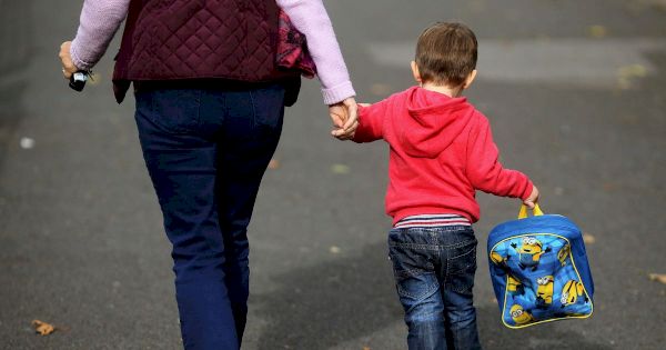 parents-can-still-claim-school-grants-worth-up-to-300-to-help-with-winter-clothing-–-daily-record
