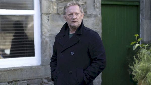 shetland-fans-in-tears-as-jimmy-perez-quits-job-in-actor-douglas-henshall’s-final-ever-scenes…-–-the-scottish-sun