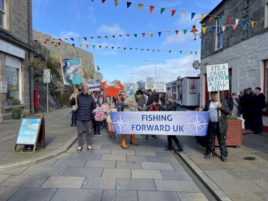 dozens-of-protesters-campaign-against-gill-netting-–-shetland-times-online