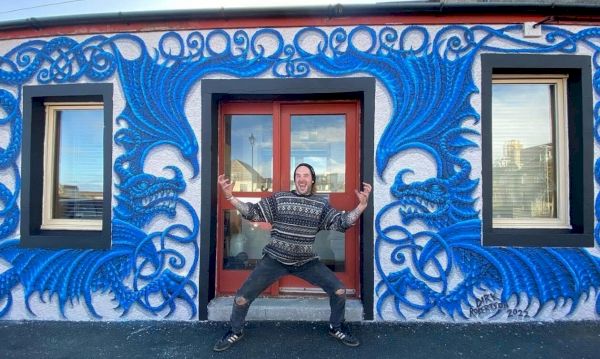 dirk-robertson-paints-stunning-dragon-mural-on-sibc-building-in-lerwick-–-the-press-&-journal