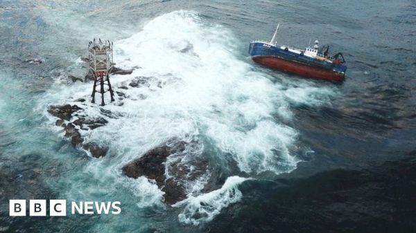 crew-rescued-after-fishing-boat-runs-aground-near-fraserburgh-–-bbc