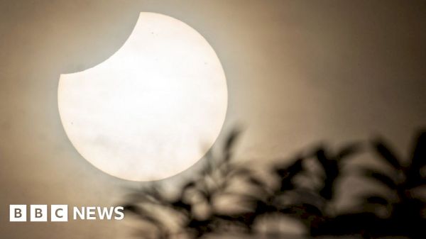 solar-eclipse:-moon-blocks-part-of-the-sun-over-the-uk-–-bbc.com