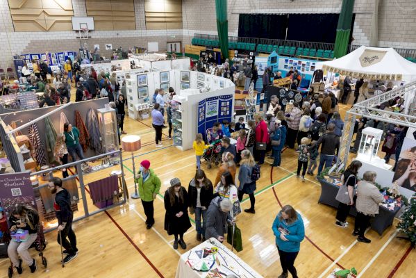 watch:-big-crowds-flock-to-clickimin-as-craft-fair-returns