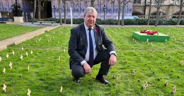 carmichael-plants-stake-at-parliament-ahead-of-remembrance-sunday-–-shetland-times-online