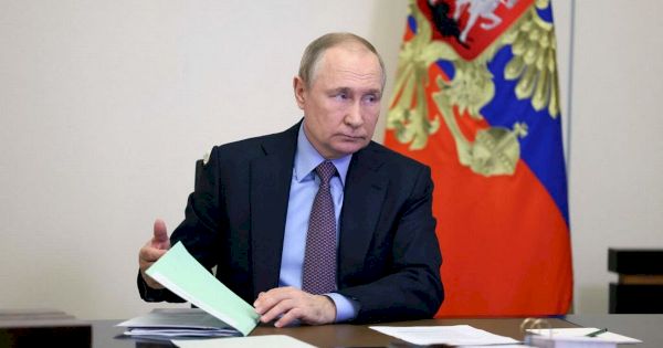 vladimir-putin-urged-to-end-illegal-ukraine-war-by-nato-boss-–-scottish-daily-express