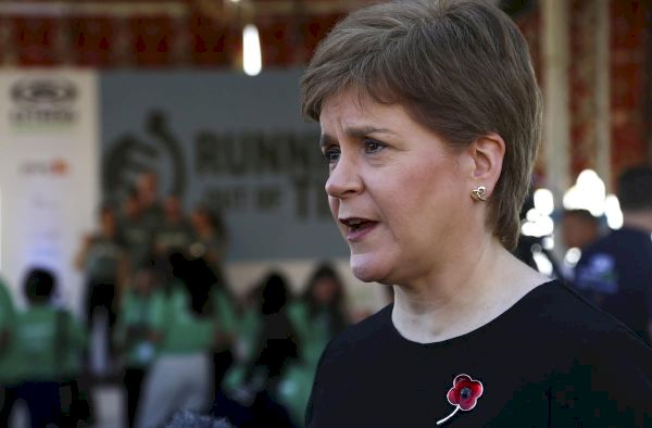 cop27:-nicola-sturgeon-accused-of-dodging-question-from-climate-activist-on-proposed-rosebank-oil-field-off-shetland-–-the-scotsman