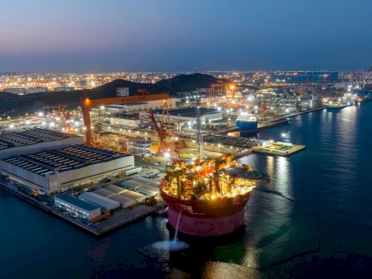 watch:-shell’s-giant-new-fpso-sets-off-to-north-sea-on-board-boskalis-vessel-–-offshore-energy