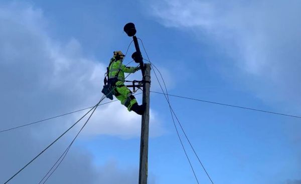 efforts-to-rebuild-shetland’s-electricity-network-continue-but-2400-properties-still-without-power-–-shetland-news