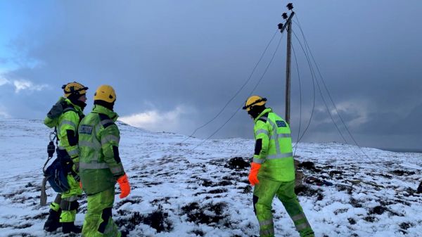 uk-weather:-thousands-face-fourth-day-without-power-in-icy-shetland-–-with-warnings-disruption-could-last-into-weekend-–-sky-news
