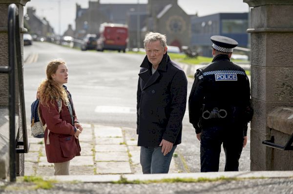 shetland-season-7-episode-2:-who-sent-the-text-message-to-bryd?-–-radio-times