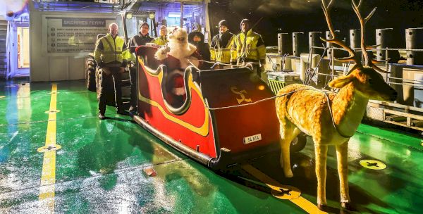 santa-sails-into-skerries-on-his-sleigh