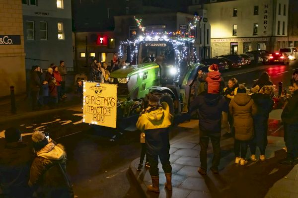 tractor-run-brings-christmas-cheer-and-raises-funds-for-foodbank