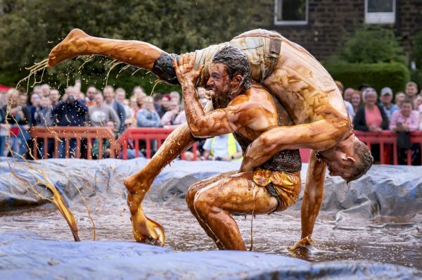 in-pictures:-gravy-wrestling-and-bog-snorkelling-–-the-quirkier-british-…-–-anglotopia.net