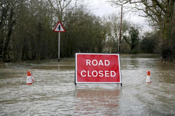 consider-delaying-travel-in-amber-weather-warning-area-–-police-–-eastern-daily-press