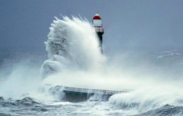 weather-warnings-for-ice-and-wind-gusts-of-60mph-issued-for-parts-…-–-heraldscotland