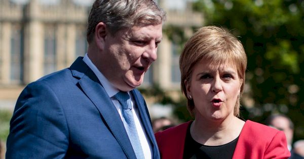 eu-cheerleader-angus-robertson-slammed-for-‘airbrushing’-the-snp’s-eurosceptic-past-on-twitter-–-scottish-daily-express
