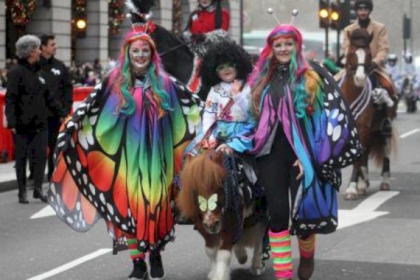 bampton-girl-rides-pony-dressed-as-disney-character-through-london-–-oxford-mail