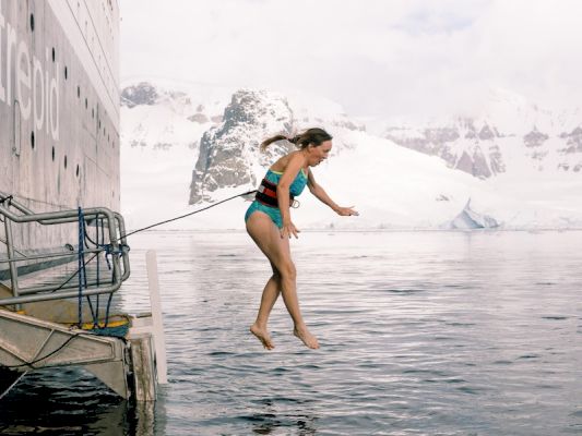 taking-the-polar-plunge-in-antarctica-–-cruisecriticco.uk