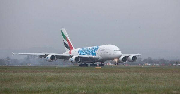 world’s-largest-commercial-passenger-aircraft-returns-to-scotland-–-insiderco.uk