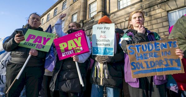 scottish-teacher-strikes-to-go-ahead-next-week-after-no-new-pay-offer-made-–-insiderco.uk