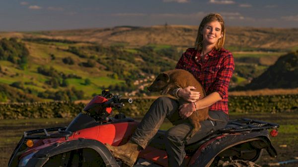 on-tv-tonight,-amanda-owen-goes-it-alone-on-farming-lives-–-inews