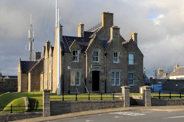 woman-given-prison-sentence-for-‘wholly-inexcusable’-behaviour-outside-supermarket-–-shetland-news